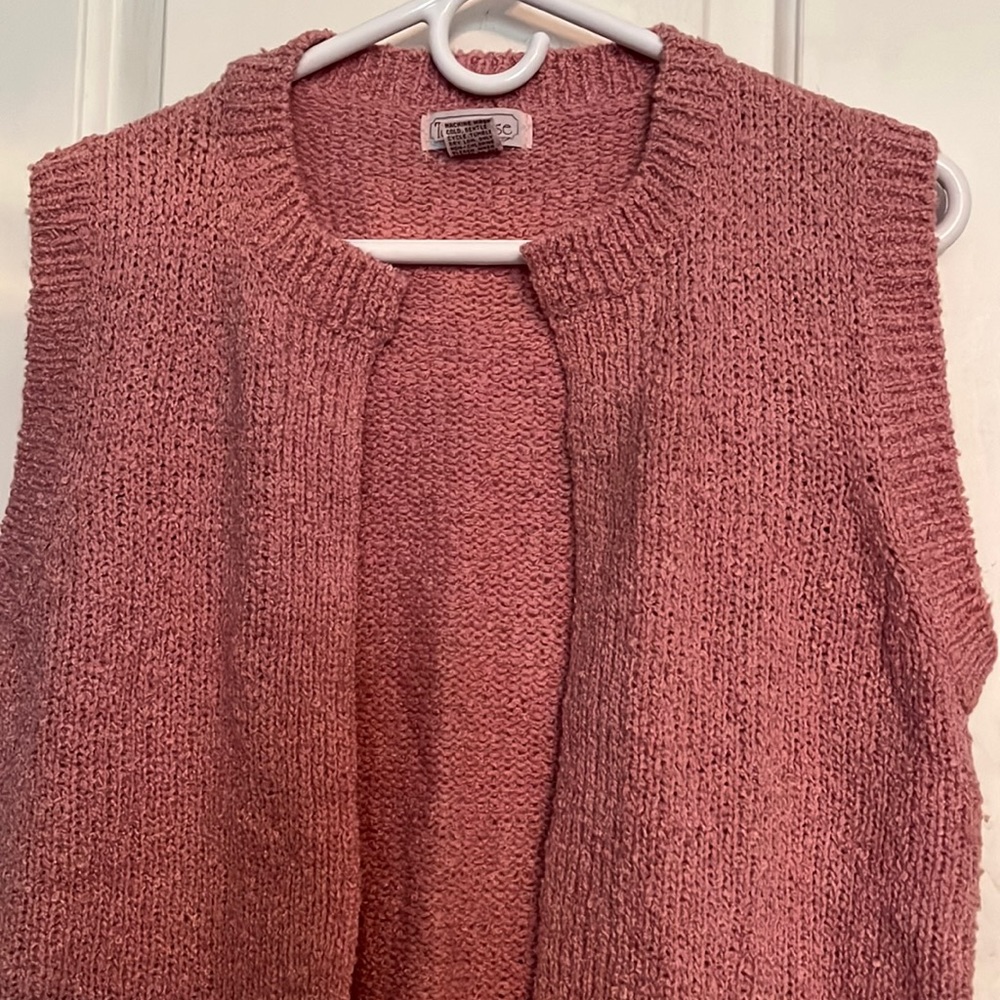Townhouse size Medium pink sleeveless sweater. LIKE NEW